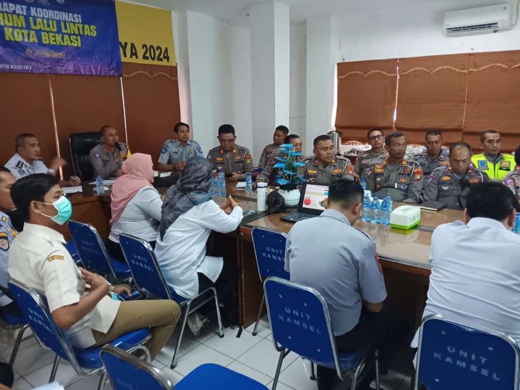 Satlantas Metro Bekasi Kota Gelar Rapat Forum Lalu Lintas dan Pengecekan Jalan Rusak